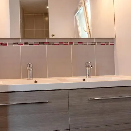 Spacieuse A Avec Piscine Privee Et Jacuzzi