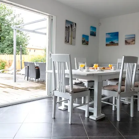 Spacieuse A Avec Piscine Privee Et Jacuzzi Vila