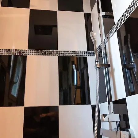 Spacieuse A Avec Piscine Privee Et Jacuzzi