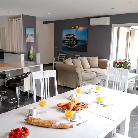 Spacieuse A Avec Piscine Privee Et Jacuzzi Вилла