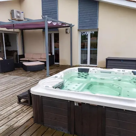 Villa Spacieuse à Avec Piscine Privée Et Jacuzzi *